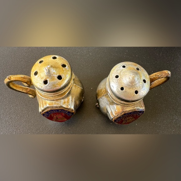 Vintage Liberty Bell Pennsylvania PA Salt & Pepper Shakers - Picture 6 of 9